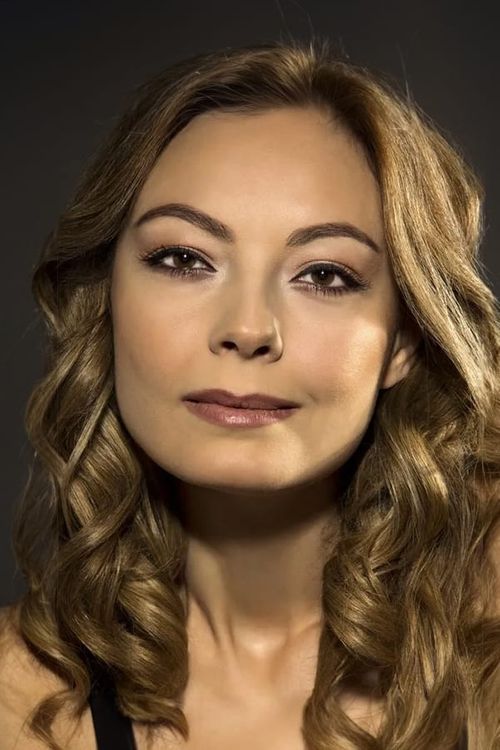 Key visual of Özge Özder