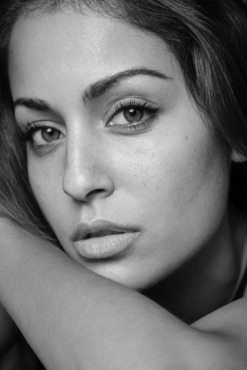 Key visual of Hiba Abouk