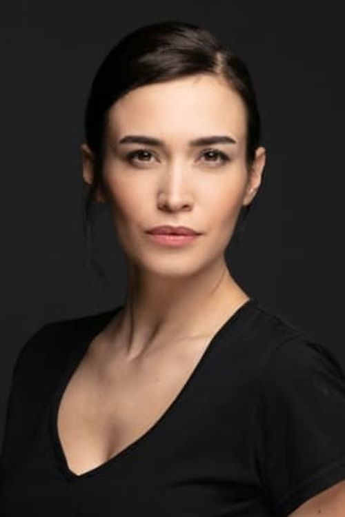 Key visual of Ecem Özkaya