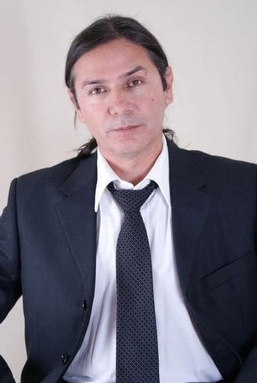 Key visual of Nicolás Frías