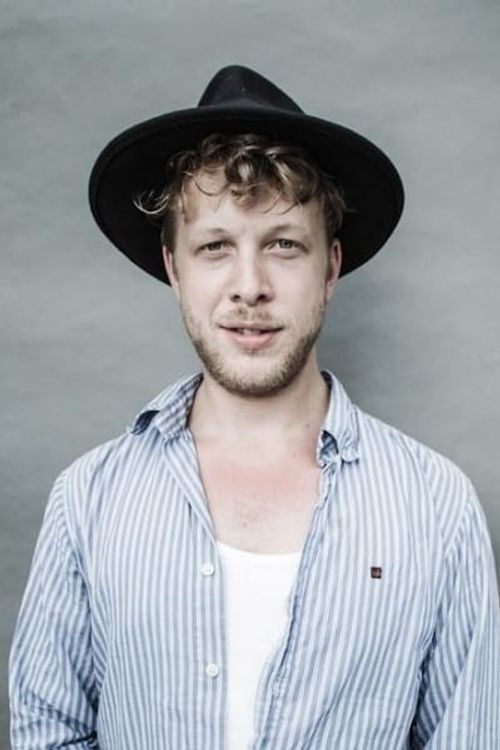 Key visual of Ted Dwane