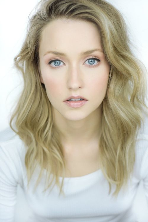 Key visual of Emily Tennant