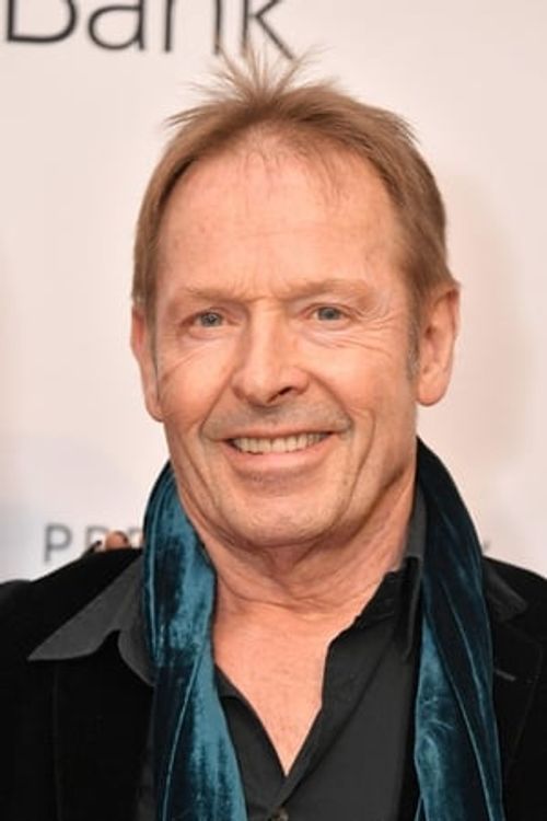 Key visual of Simon Kirke