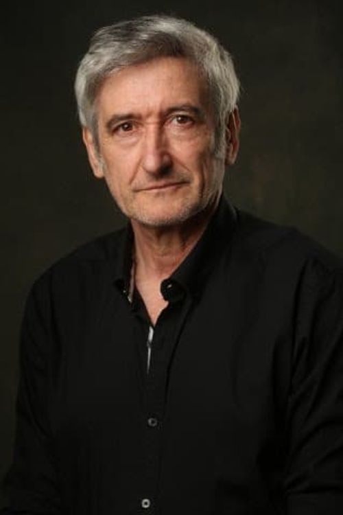 Key visual of César Cambeiro