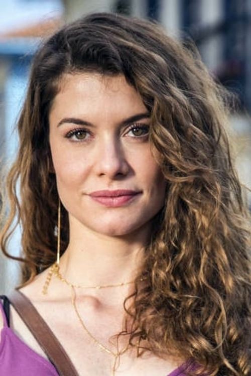 Key visual of Alinne Moraes