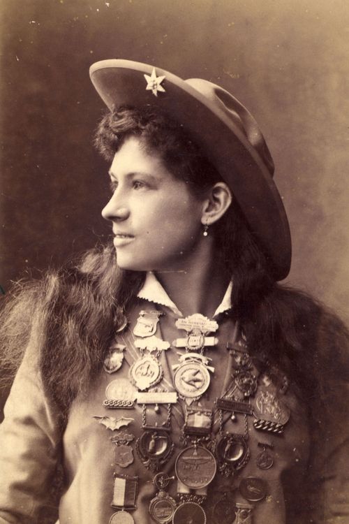 Key visual of Annie Oakley