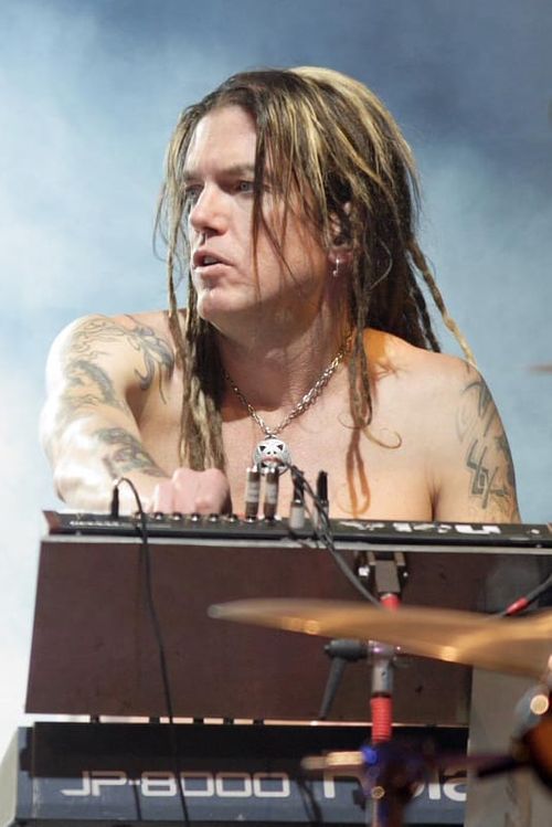 Key visual of Dizzy Reed