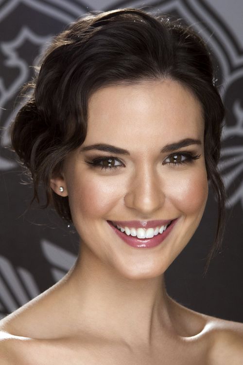 Key visual of Odette Annable