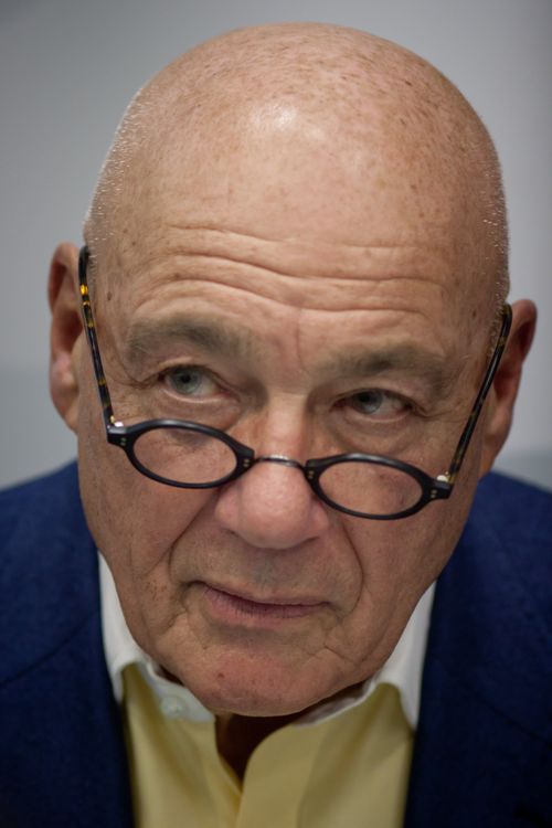 Key visual of Vladimir Pozner jr.