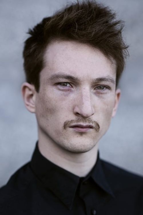 Key visual of Rémy Adriaens