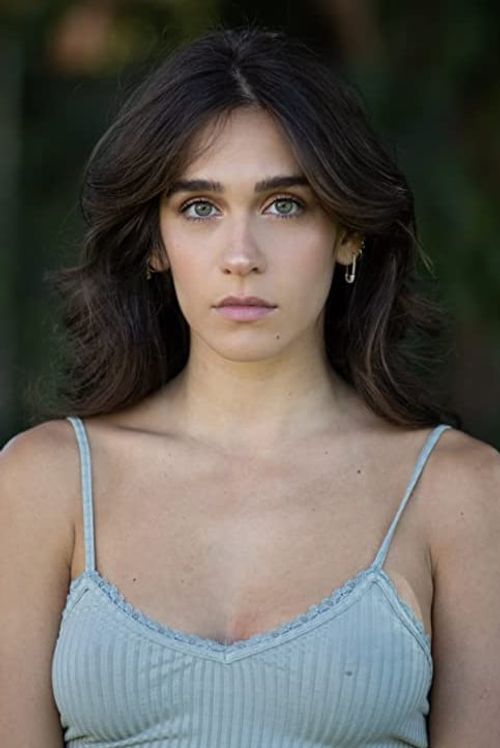 Key visual of Izabel Pakzad