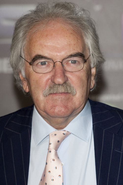 Key visual of Des Lynam