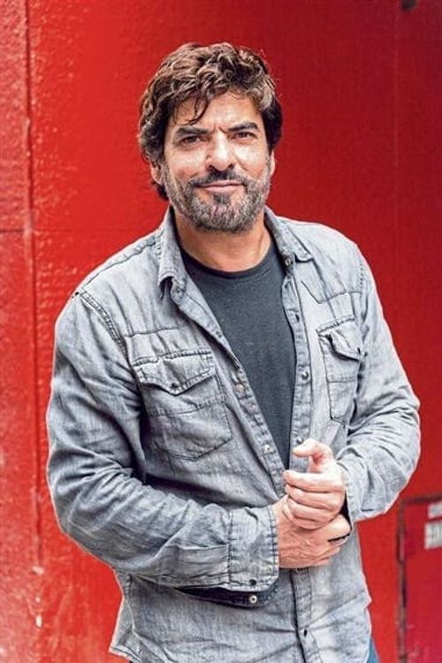 Key visual of Roberto Vallejos