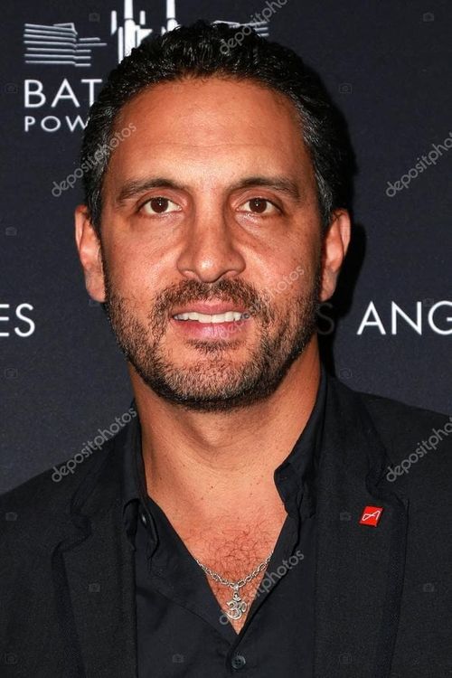 Key visual of Mauricio Umansky