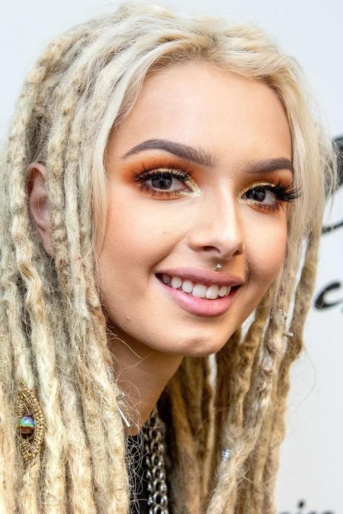 Key visual of Zhavia