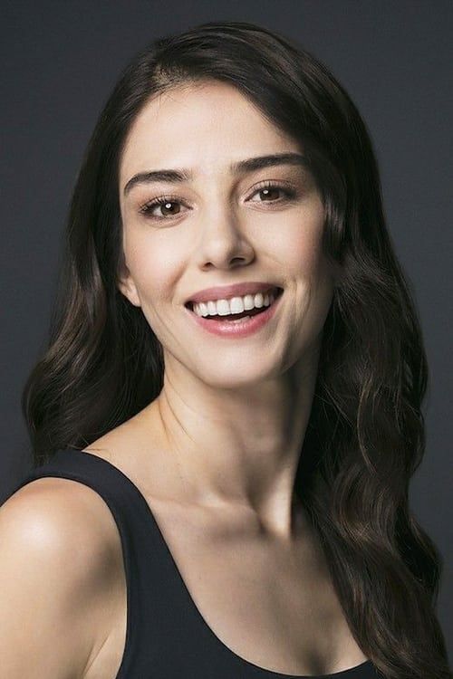 Key visual of Özge Gürel