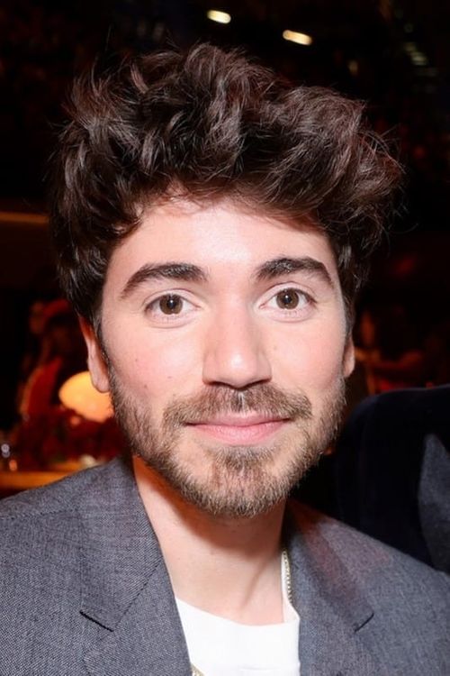 Key visual of Noah Galvin