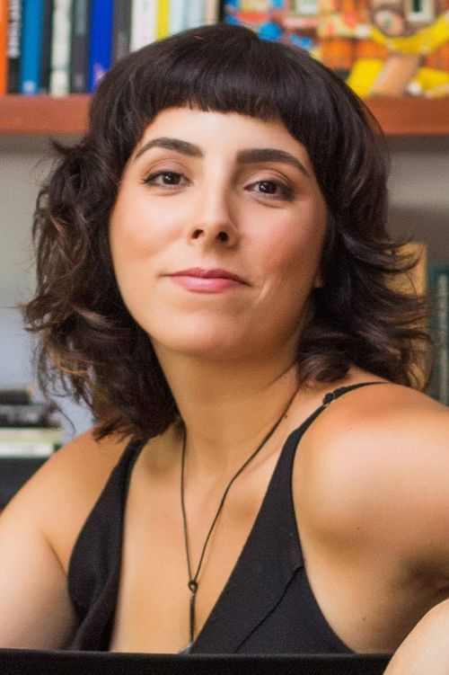 Key visual of Julia Rezende