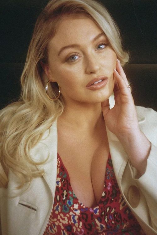 Key visual of Iskra Lawrence