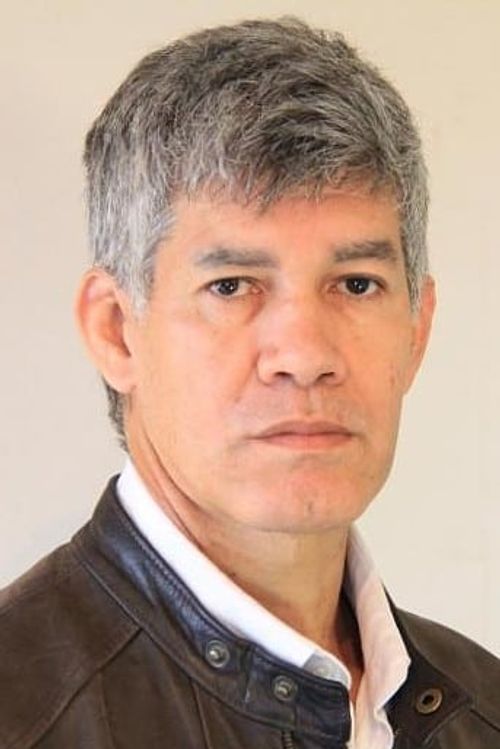 Key visual of Jorge Román