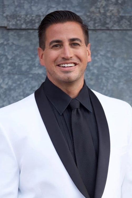 Key visual of Justin Roberts